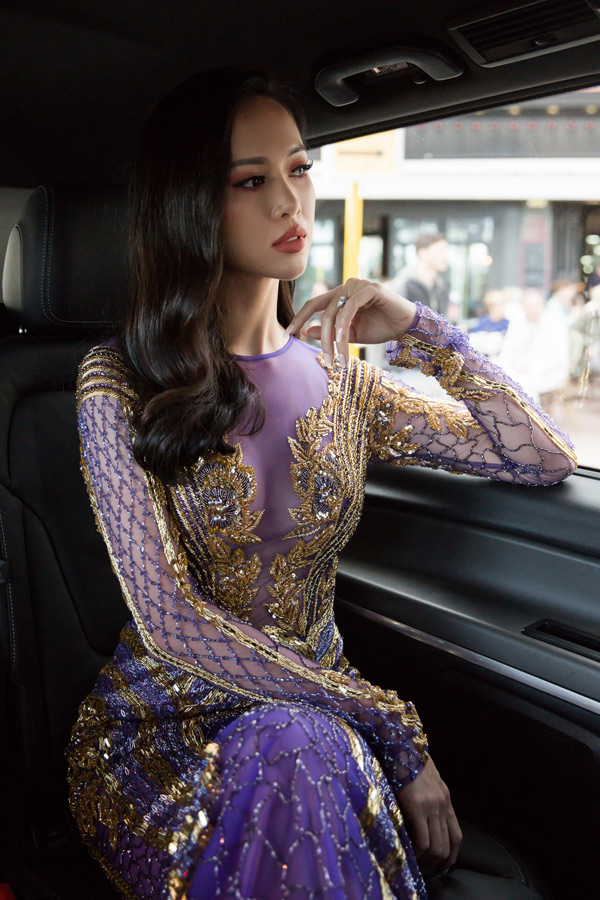 Vũ Ngọc Anh tiếp tục hở bạo tại LHP Cannes